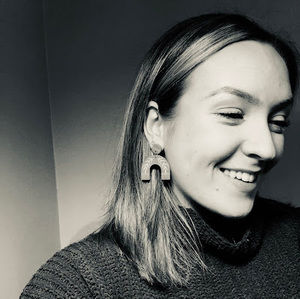 Meet your Posher, Leora